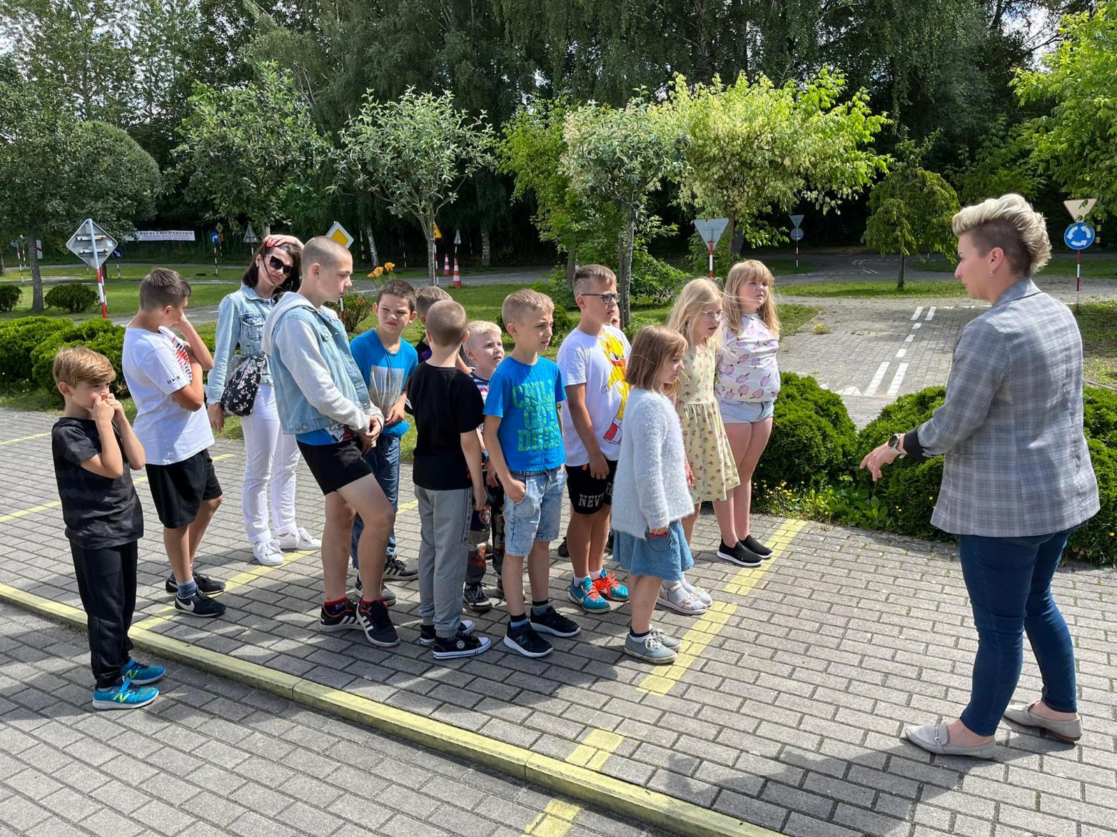 Dzieci z Placówek Wsparcia Dziennego odwiedziły WORD w Słupsku